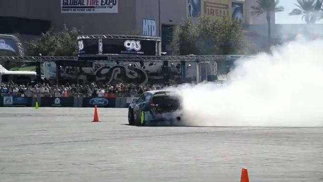 Ken block en live au sema show смотреть онлайн