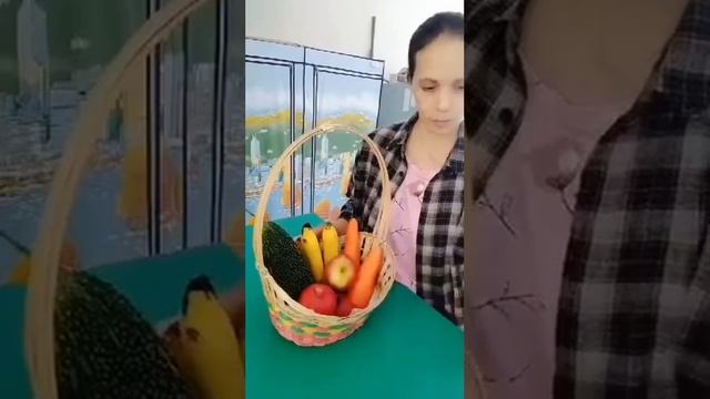 SIMPLENG PAGLAGAY NG SAGING, AMPALAYA, CARROTS AT APPLES SA BASKET #shortvideo смотреть онлайн