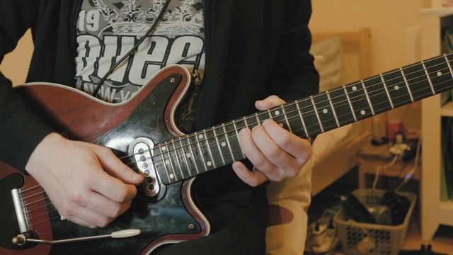 Keep Passing The Open Windows cover with Amplitube Brian May смотреть онлайн