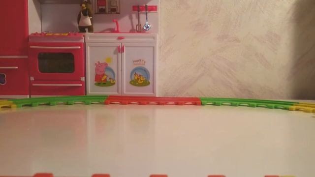 Обзор игрушек открываем кухню свинки пеппы open the kitchen of Peppa's pig смотреть онлайн