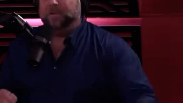 Alex Jones says he’s gonna get some apple juice and pray to Jesus смотреть онлайн