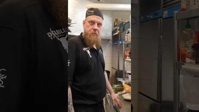 Stans absolut bästa Burgare! смотреть онлайн