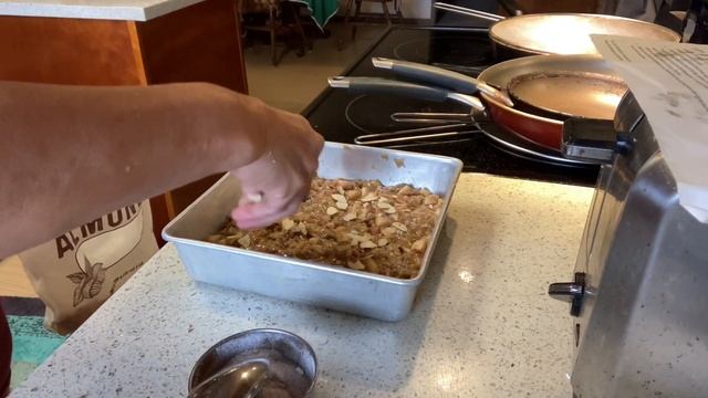 607. Apple Squares. Easy to make. Good with coffee during breakfast time. смотреть онлайн