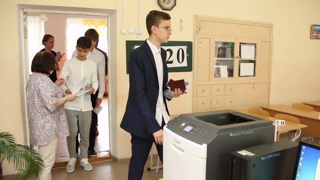 Выпускники 11-х классов соликамских школ и гимназий продолжают сдавать ЕГЭ смотреть онлайн