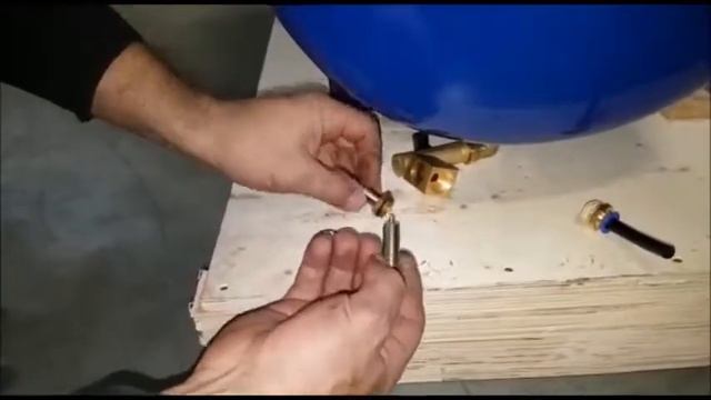 Reinigung des automatischen Wasserablaßventiles смотреть онлайн