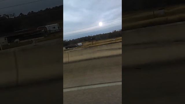 My mom was driving I looked out of my window смотреть онлайн