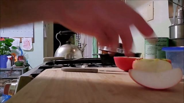 One Armed Apple Cutting смотреть онлайн