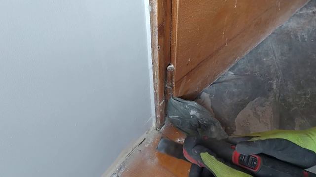 Milwaukee M12 multi-tool. Wood cutting in the corner. Good tool to have. смотреть онлайн