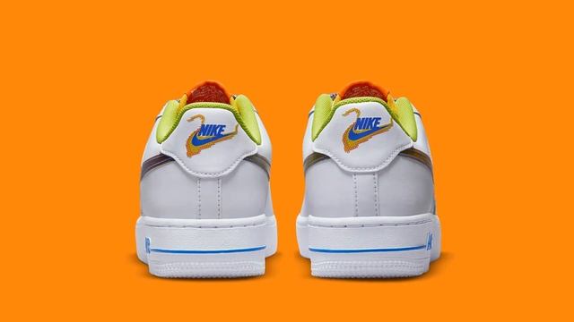 Nike Air Force 1 Shoes with Color Shifting Swooshes Exclusive Look смотреть онлайн