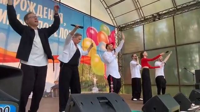 Ансамбль солистов "Рэйн дропс" с концертной программой 8 июня на Дне поселка Вербилки смотреть онлайн