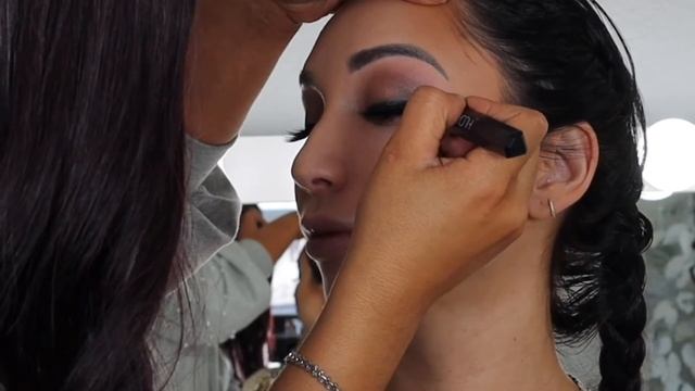 Kim Kardashian inspired Smokey cat eye makeup смотреть онлайн