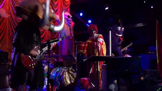Mac Sabbath performing More Ribs (War Pigs) Live смотреть онлайн