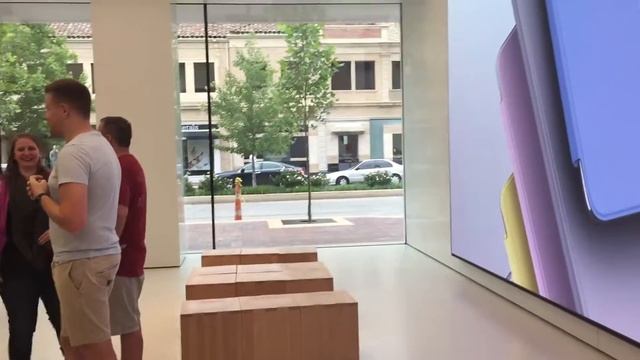 Apple Store CCP- Take 2 - Long version смотреть онлайн