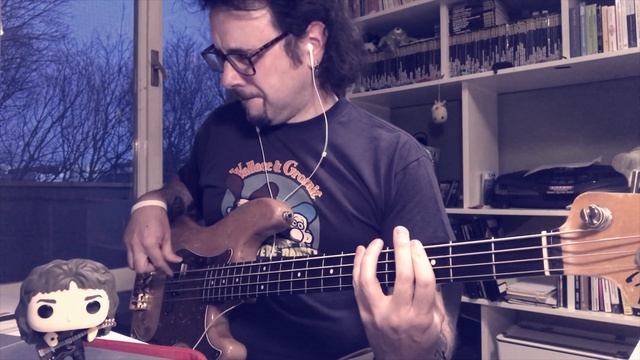 Keep Passing The Open Windows - Queen - (Bass Cover) смотреть онлайн