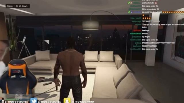 FlightReacts Gets Scared after he sees a clown in the window on GTA5 смотреть онлайн