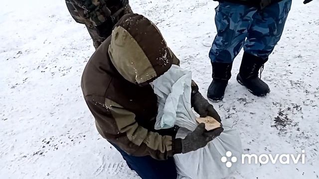 Разгружаем новый БОБРУЙСКИЙ пресс подборщик прф-180. Завели кран ЗИЛ 130 с дизельным двигателем смотреть онлайн