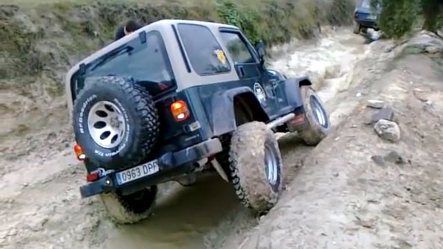 Wrangler En El Barro