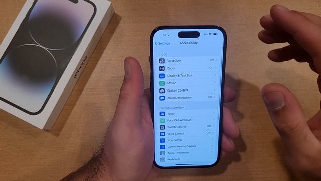 iPhone 14/ Pro Four Ways to Turn Flashlight On and Off смотреть онлайн