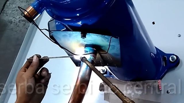 Cara pengelasan pipa tembaga ke Kompresor || How to Brazing Copper pipe to Compressor смотреть онлайн