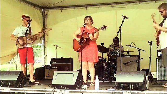 That One (live) смотреть онлайн