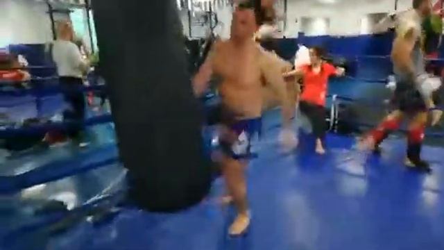 Muay Thay kick's on Heavy Bag. Carlitos MAC. смотреть онлайн