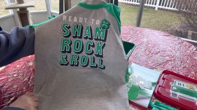 A green color themed shoebox packed for OCC Boy 5-9 #ipackedashoebox #operationchristmaschild смотреть онлайн