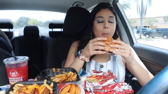 WENDYS MUKBANG!! (Spicy Chicken Nuggets, Baconator, Jalapeno Fries, Asiago Ranch Chicken Sandwich) смотреть онлайн