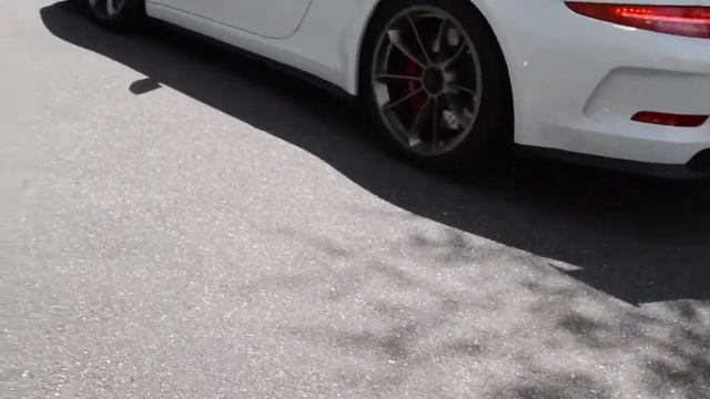 Maserati Quattroporte vs. Porsche 991 GT3 Rev Battle смотреть онлайн