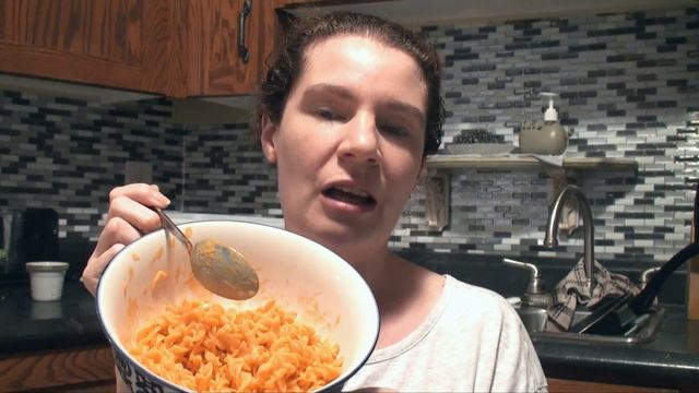 Let's Try Cheetos Mac and Cheese! смотреть онлайн
