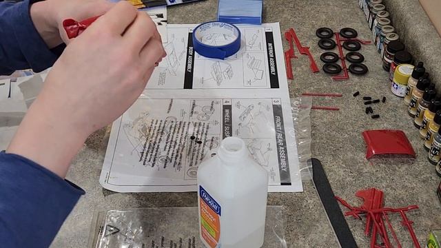 Building the Atlantis 1957 Cadillac Eldorado Brougham (Cleaning the model before primer coat.) смотреть онлайн
