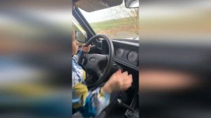 Урок езды вождения на жигулях семерка ВАЗ 2107, Школьник за рулем. Car driving lesson, Schoolboy
