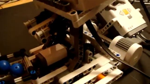 Lego Mindstorms NXT 2.0 Color Ball Sorting Robot смотреть онлайн