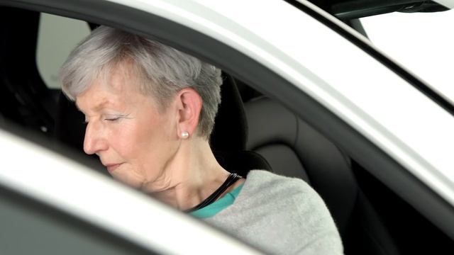 Car seat that helps getting into the car смотреть онлайн