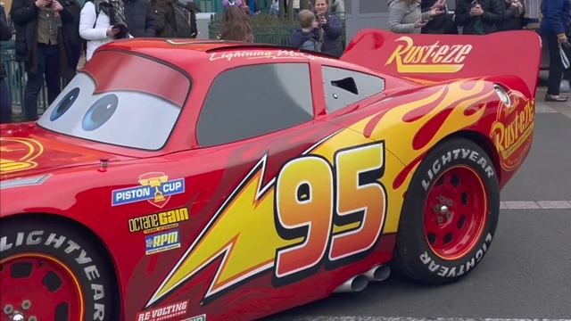 Lightning McQueen from Cars -at Walt Disney Studios - luisesdinsleylandadventure смотреть онлайн