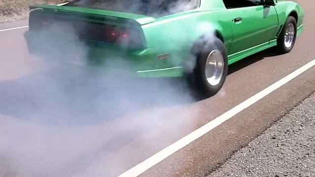 84 Pontiac Trans Am burnout! смотреть онлайн