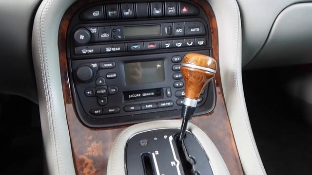 Jaguar XJ8 4.0 V8 Sovereign LWB Unikat смотреть онлайн