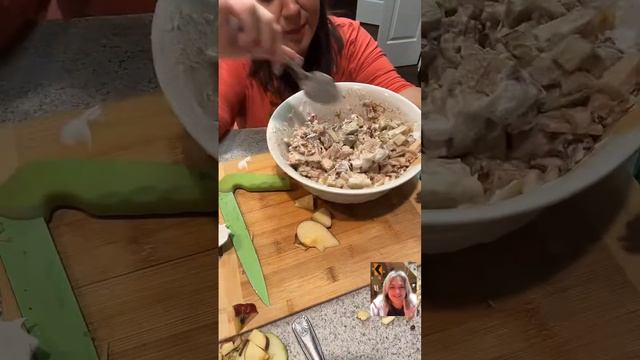 Apple Crunch Salad смотреть онлайн