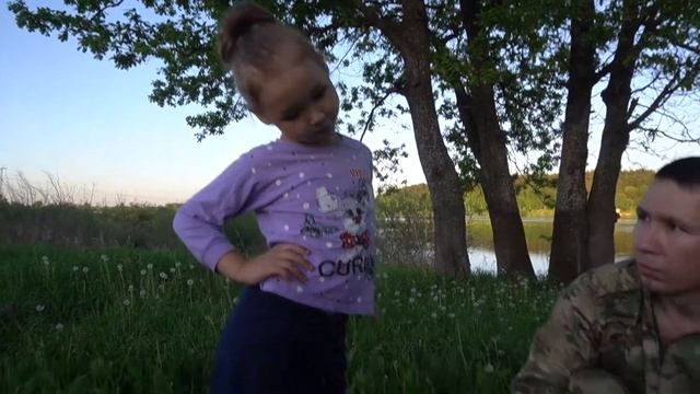 24 часа с папой в ЛЕСУ ЧЕЛЛЕНДЖ ! смотреть онлайн