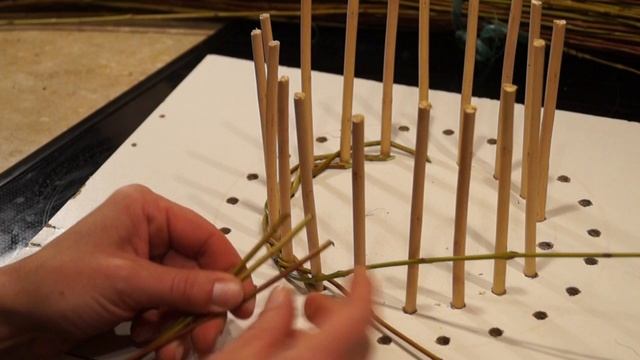Русская ива - Урок 2. Плетение из ивы. Веревочка в 3 прута.