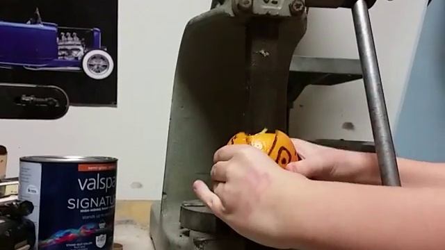 Crushing Mr. Orange смотреть онлайн
