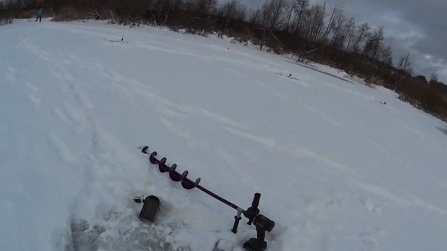 Бешеный жор щуки по первому льду.