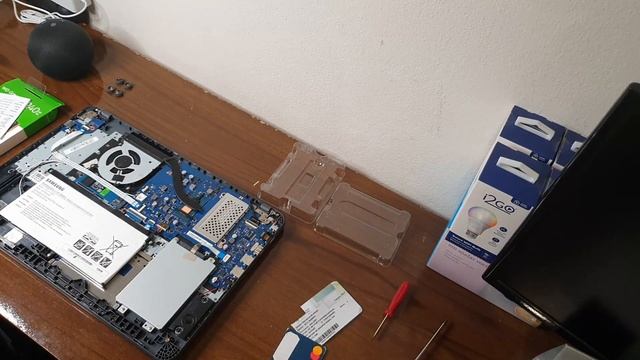 Como instalar SSD M2 NVME notebook Samsung Essentials E30 NP350XAA смотреть онлайн
