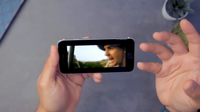 iPhone SE | الايفون اللي سعره حيّر الملايين смотреть онлайн