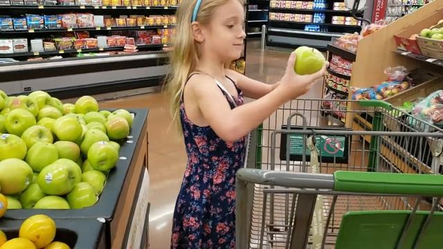 Shopping for Turkey Pot Pie ingredients and Apple bites смотреть онлайн