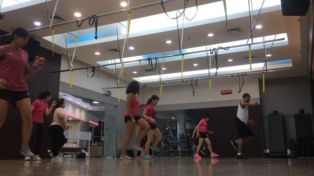 easy move by Maco เสื้อชมพู2 смотреть онлайн