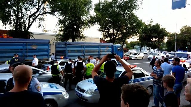 В Ростове на Дону погоня закончилась... смотреть онлайн