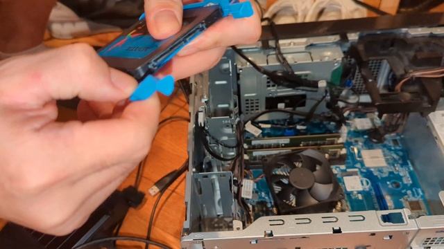 2022-06. Dell XPS 8940 explain install hard drive 3 смотреть онлайн