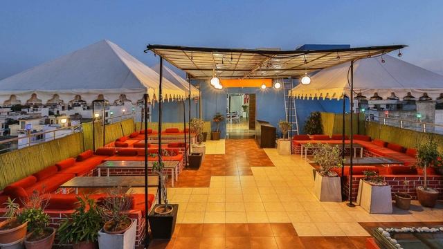 TGI Apple Inn, Jaipur, India смотреть онлайн