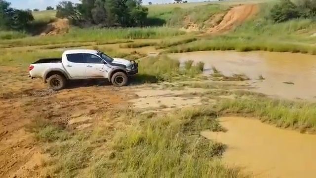 Triton 2.5 muddy water crossing khumo mt51 смотреть онлайн