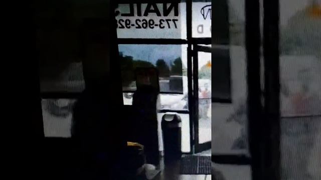Angry man bust windows out Asian Nail Shop for assaulting and locking a 16yr old black lady inside смотреть онлайн